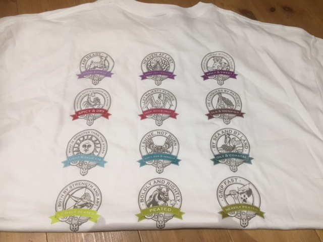 スコッチウイスキーソサエティの「CLANS and DRAMS」のTシャツ